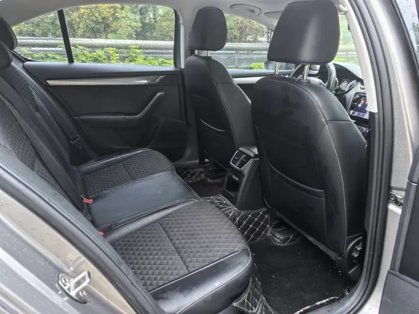 2019 Skoda Octavia 1.5L 116HP L4 6AT,autocango,china used car exporter,china ev exporter,chinese used car exporter,chinese used ev exporter