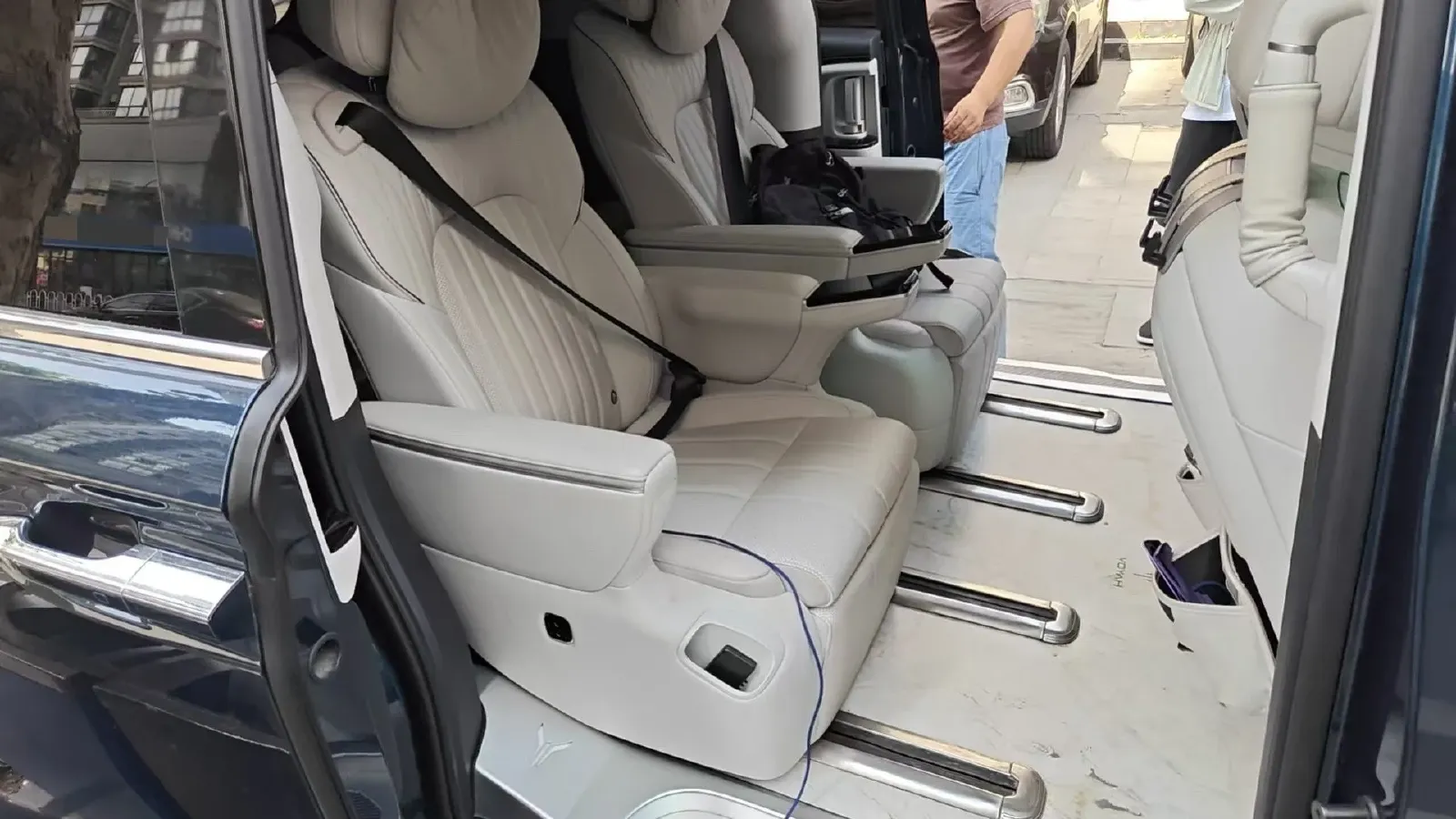 2025 Voyah FREE 1.5T 150HP L4 REEV 43KWH,autocango,china used car exporter,china ev exporter,chinese used car exporter,chinese used ev exporter