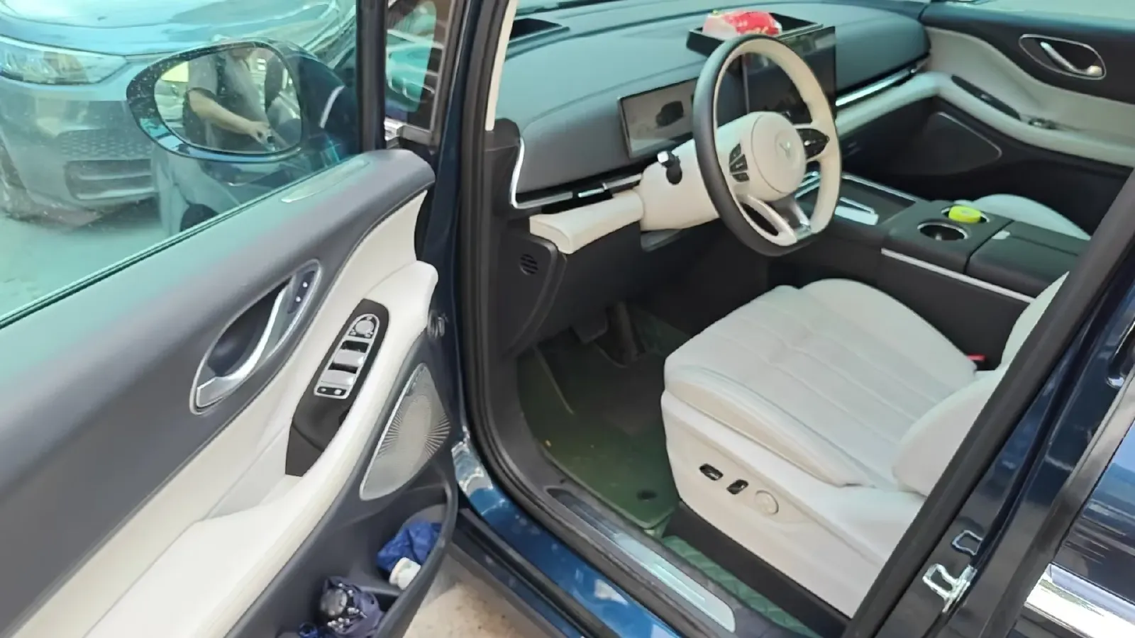 2025 Voyah FREE 1.5T 150HP L4 REEV 43KWH,autocango,china used car exporter,china ev exporter,chinese used car exporter,chinese used ev exporter