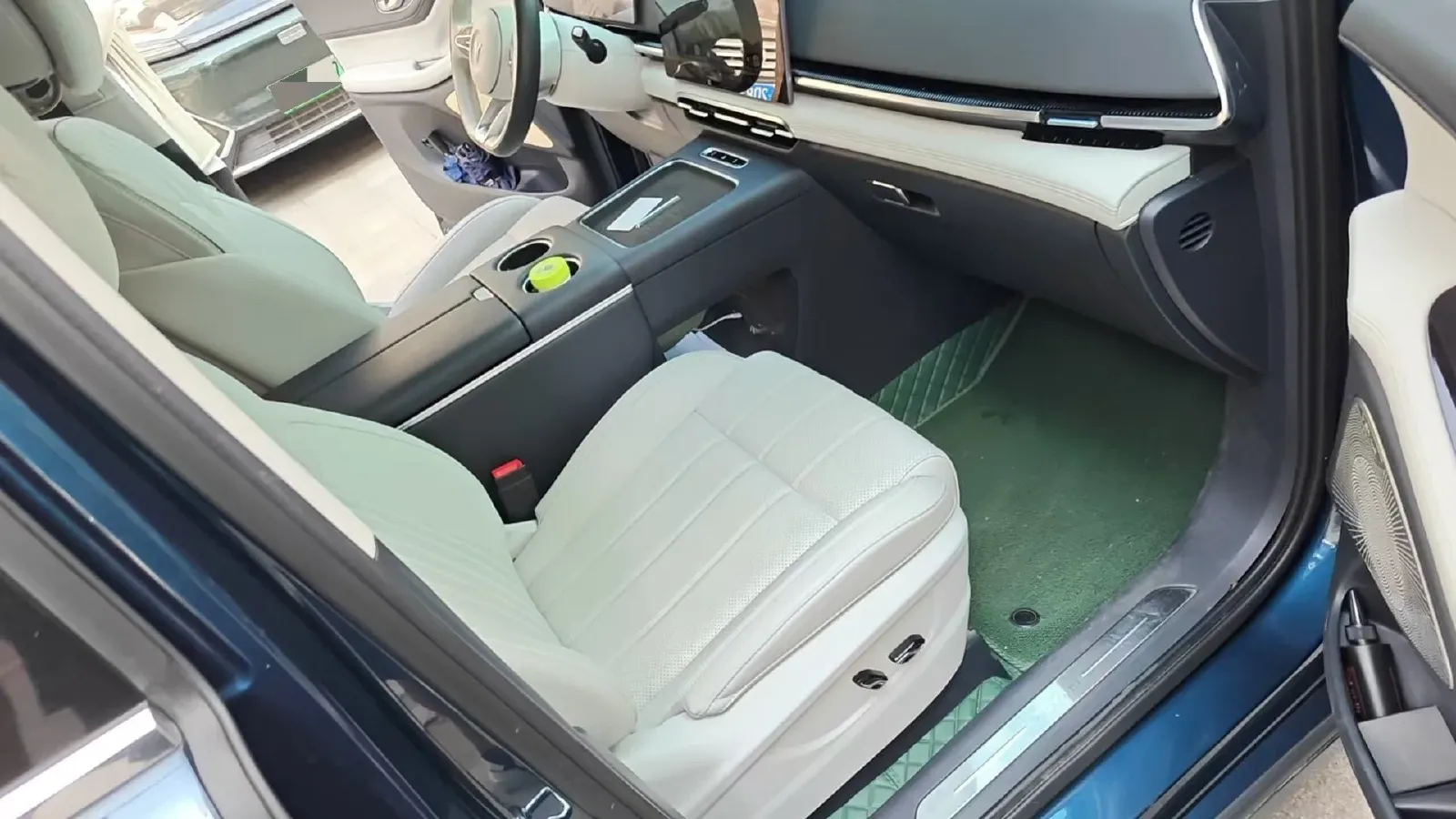 2025 Voyah FREE 1.5T 150HP L4 REEV 43KWH,autocango,china used car exporter,china ev exporter,chinese used car exporter,chinese used ev exporter