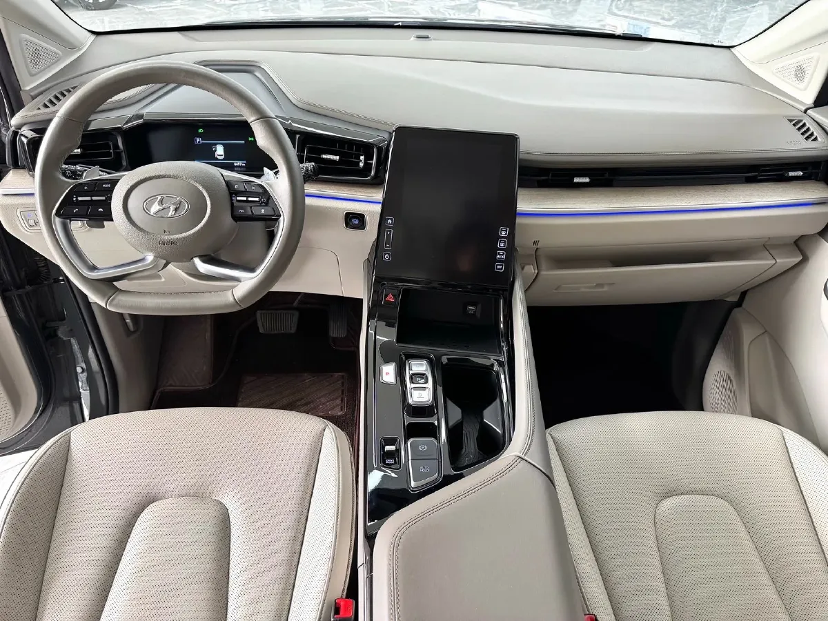 2021 Hyundai Custo 2.0T 236HP L4 8AT,autocango,china used car exporter,china ev exporter,chinese used car exporter,chinese used ev exporter