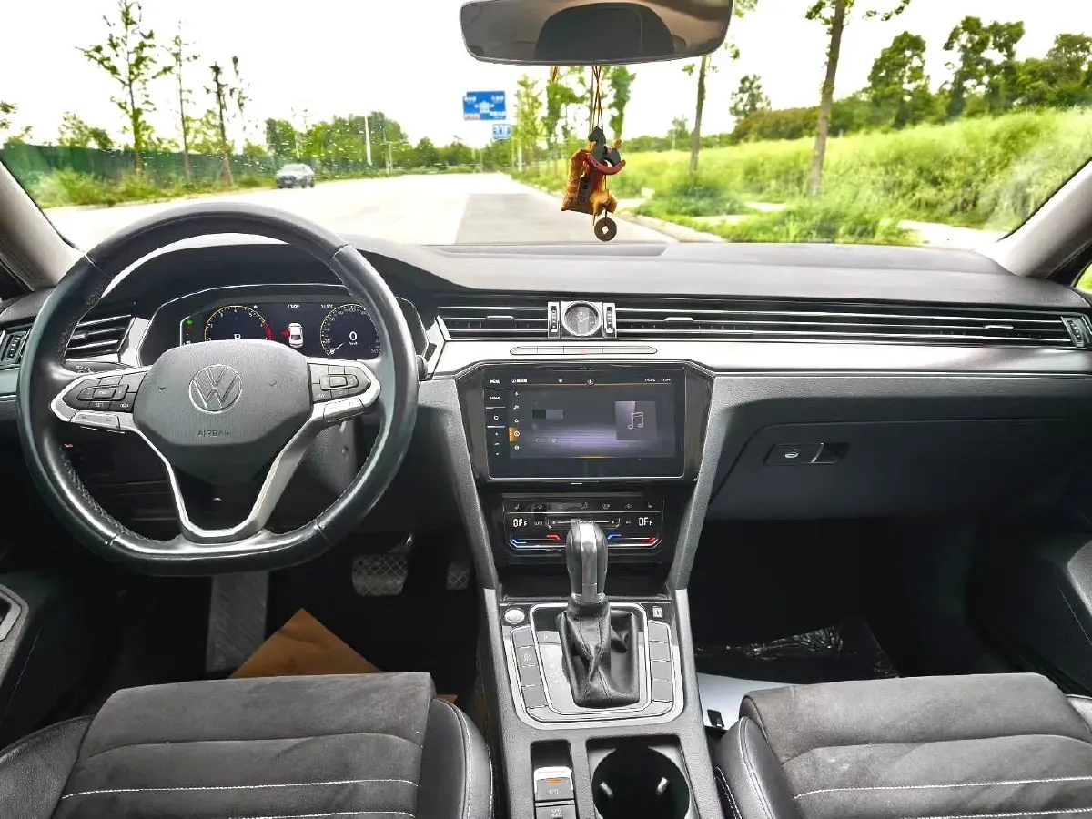 2020 Volkswagen Magotan 2.0T 186HP L4 7DCT,autocango,china used car exporter,china ev exporter,chinese used car exporter,chinese used ev exporter