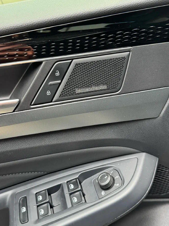 2022 Volkswagen Passat 2.0T 220HP L4 7DCT,autocango,china used car exporter,china ev exporter,chinese used car exporter,chinese used ev exporter
