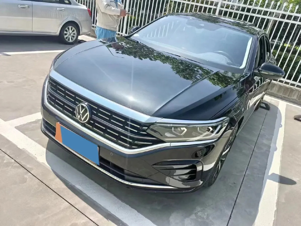 2022 Volkswagen Passat 2.0T 220HP L4 7DCT,autocango,china used car exporter,china ev exporter,chinese used car exporter,chinese used ev exporter