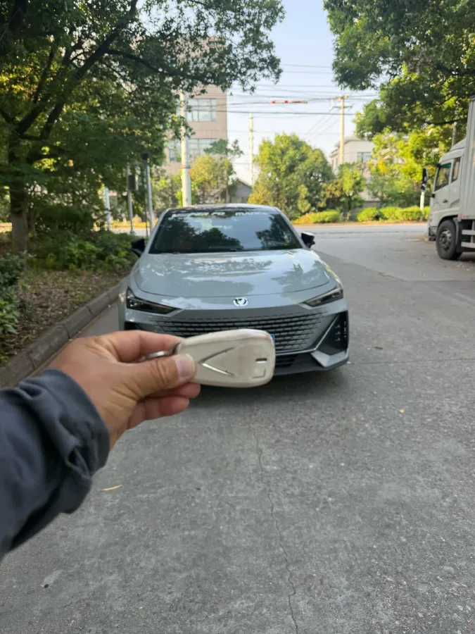 2022 ChangAn UNI-V 1.5T 188HP L4 7DCT,autocango,china used car exporter,china ev exporter,chinese used car exporter,chinese used ev exporter