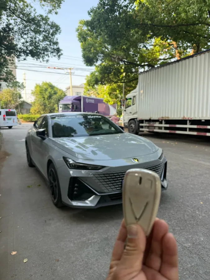 2022 ChangAn UNI-V 1.5T 188HP L4 7DCT,autocango,china used car exporter,china ev exporter,chinese used car exporter,chinese used ev exporter