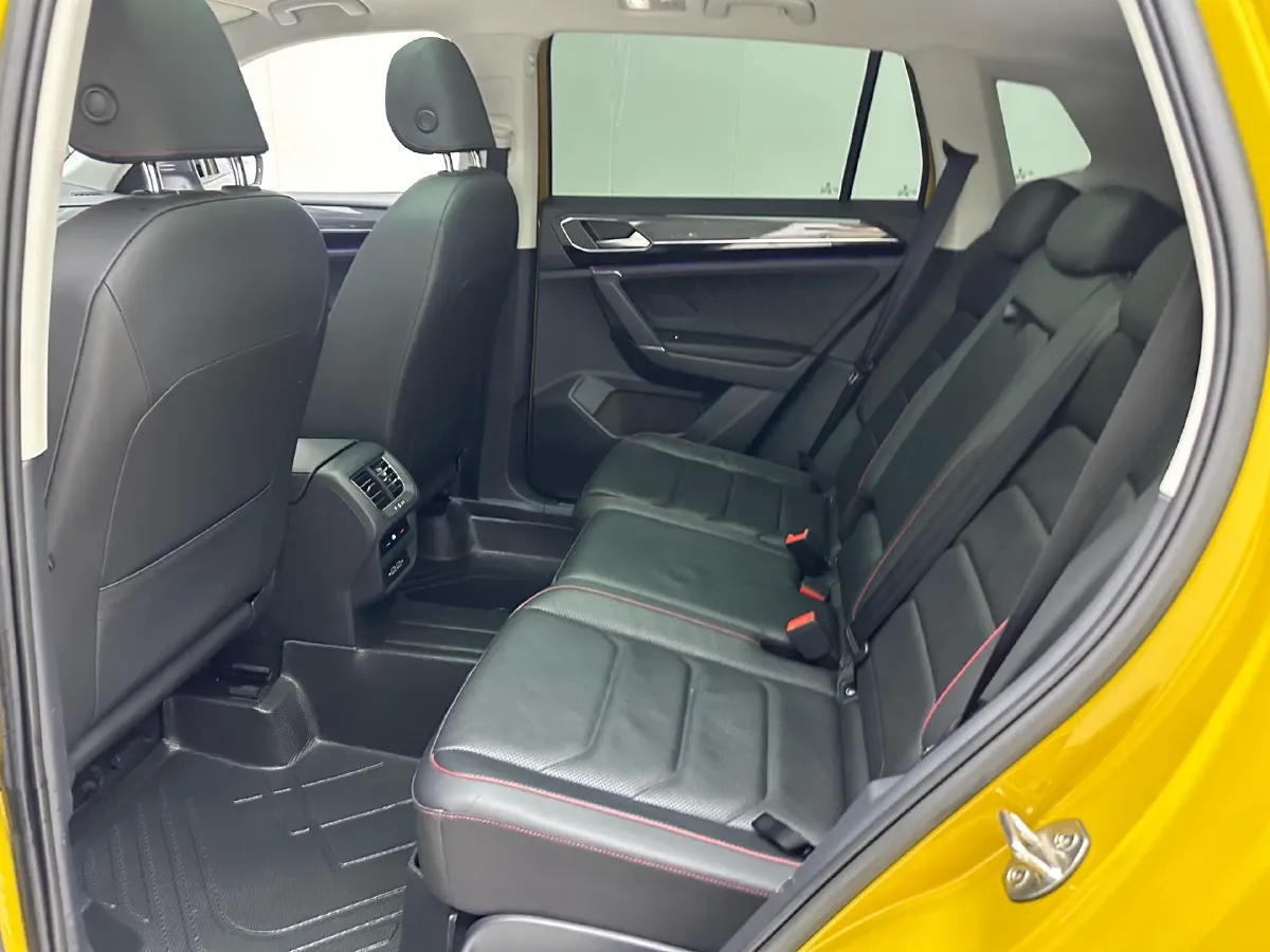 2019 Jeep Cherokee 2.0T 265HP L4 9AT,autocango,china used car exporter,china ev exporter,chinese used car exporter,chinese used ev exporter