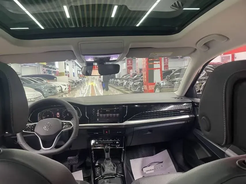 2024 Volkswagen Passat 2.0T 220HP L4 7DCT,autocango,china used car exporter,china ev exporter,chinese used car exporter,chinese used ev exporter