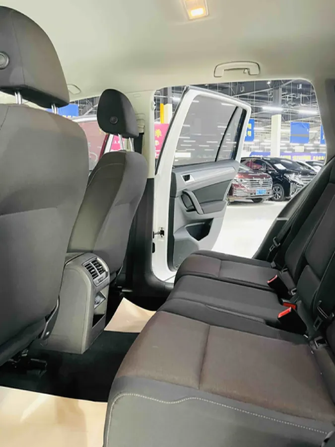 2016 Volkswagen Golf Sportsvan 1.6L 110HP L4 6AT,autocango,china used car exporter,china ev exporter,chinese used car exporter,chinese used ev exporter