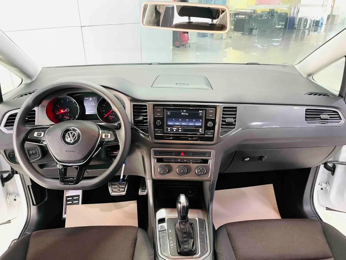2016 Volkswagen Golf Sportsvan 1.6L 110HP L4 6AT,autocango,china used car exporter,china ev exporter,chinese used car exporter,chinese used ev exporter