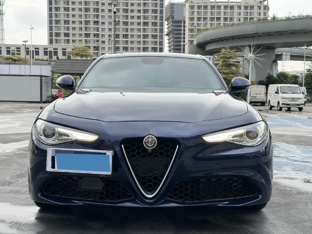 2017 Alfa Romeo Giulia 2.0T 200HP L4 8AT,autocango,china used car exporter,china ev exporter,chinese used car exporter,chinese used ev exporter