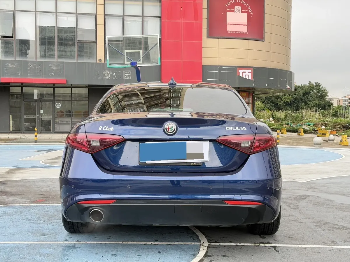 2017 Alfa Romeo Giulia 2.0T 200HP L4 8AT,autocango,china used car exporter,china ev exporter,chinese used car exporter,chinese used ev exporter