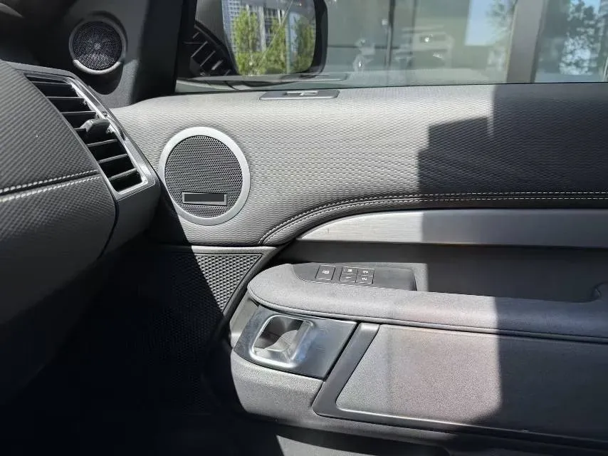 2021 Land Rover Discovery 3.0T 360HP L6 8AT,autocango,china used car exporter,china ev exporter,chinese used car exporter,chinese used ev exporter