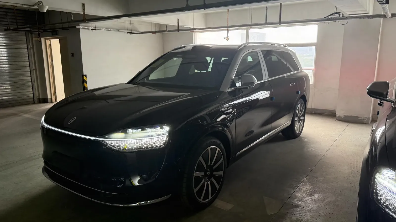 2025 AITO AITO M9 REEV 160HP REEV 52KWH,autocango,china used car exporter,china ev exporter,chinese used car exporter,chinese used ev exporter