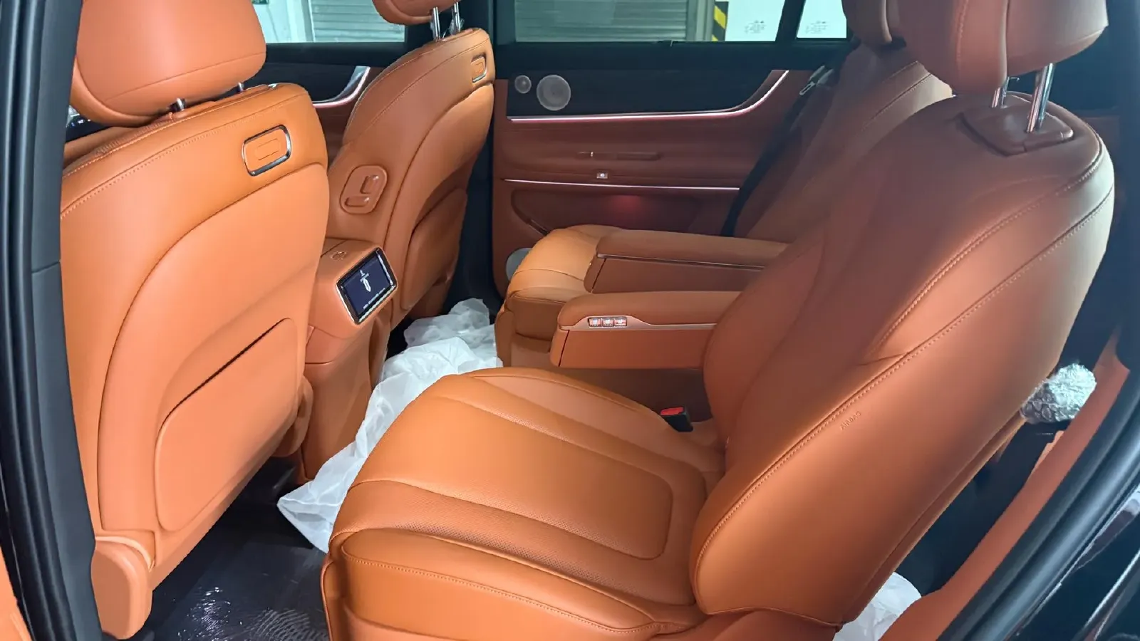 2025 AITO AITO M9 REEV 160HP REEV 52KWH,autocango,china used car exporter,china ev exporter,chinese used car exporter,chinese used ev exporter