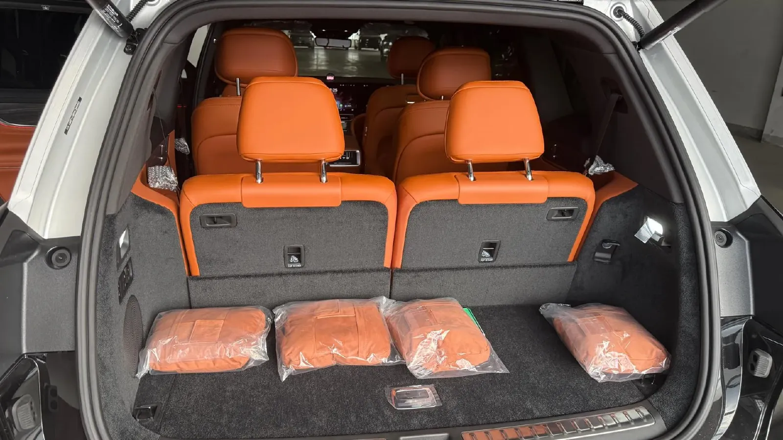 2025 AITO AITO M9 REEV 160HP REEV 52KWH,autocango,china used car exporter,china ev exporter,chinese used car exporter,chinese used ev exporter