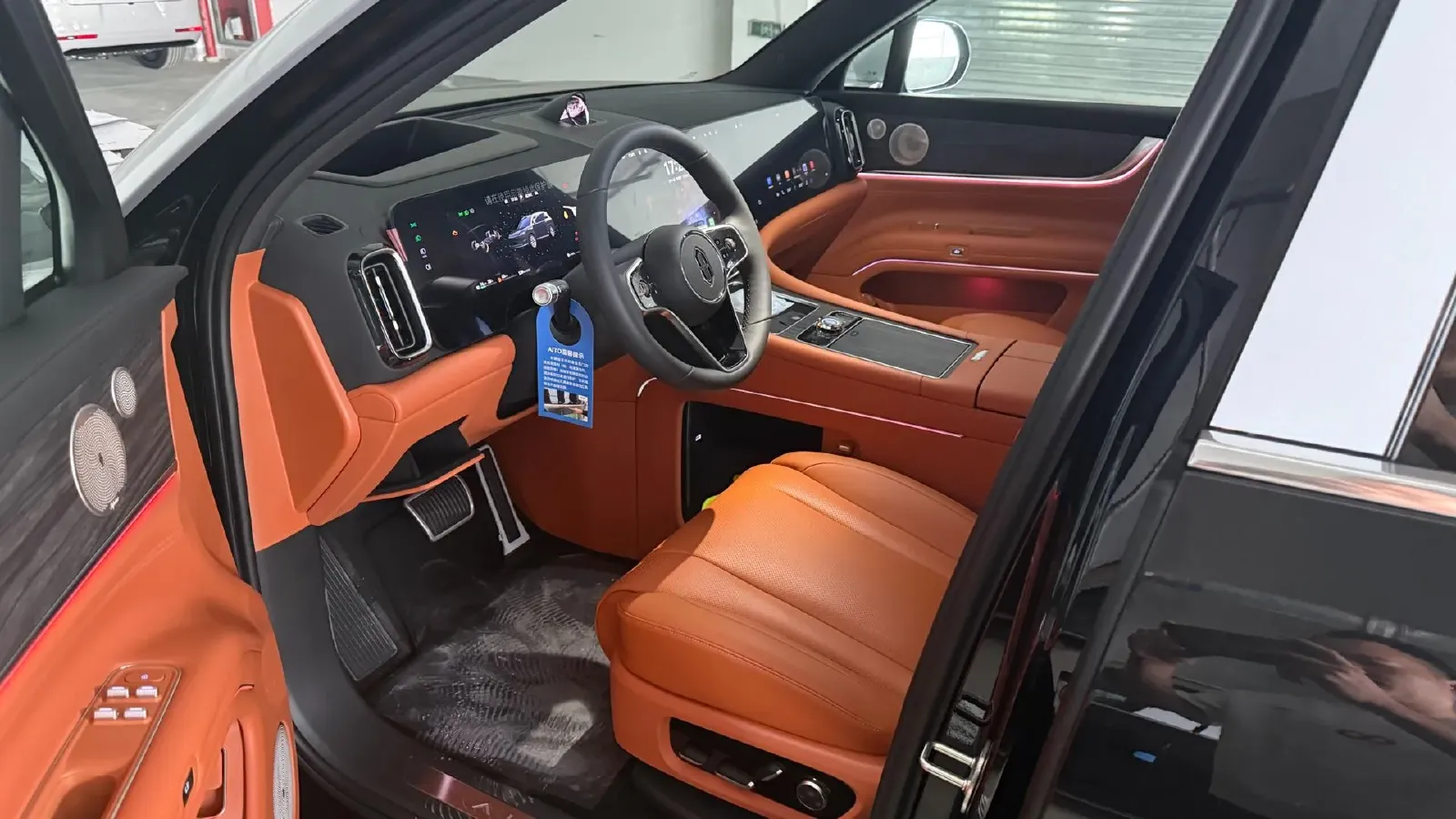2025 AITO AITO M9 REEV 160HP REEV 52KWH,autocango,china used car exporter,china ev exporter,chinese used car exporter,chinese used ev exporter