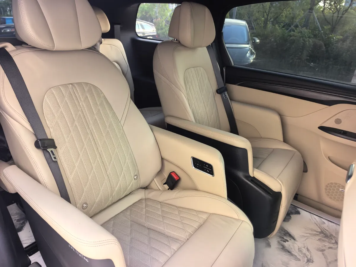 2022 Buick GL8 2.0T 237HP L4 9AT,autocango,china used car exporter,china ev exporter,chinese used car exporter,chinese used ev exporter