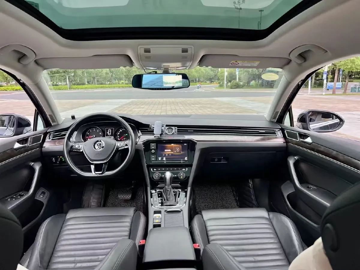 2019 Volkswagen Magotan 2.0T 186HP L4 7DCT,autocango,china used car exporter,china ev exporter,chinese used car exporter,chinese used ev exporter