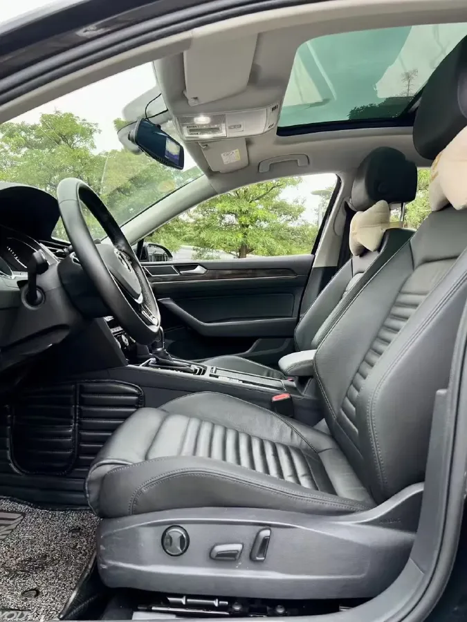2019 Volkswagen Magotan 2.0T 186HP L4 7DCT,autocango,china used car exporter,china ev exporter,chinese used car exporter,chinese used ev exporter