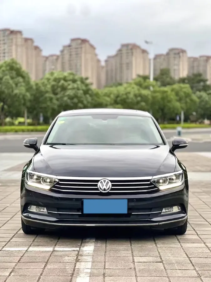 2019 Volkswagen Magotan 2.0T 186HP L4 7DCT,autocango,china used car exporter,china ev exporter,chinese used car exporter,chinese used ev exporter