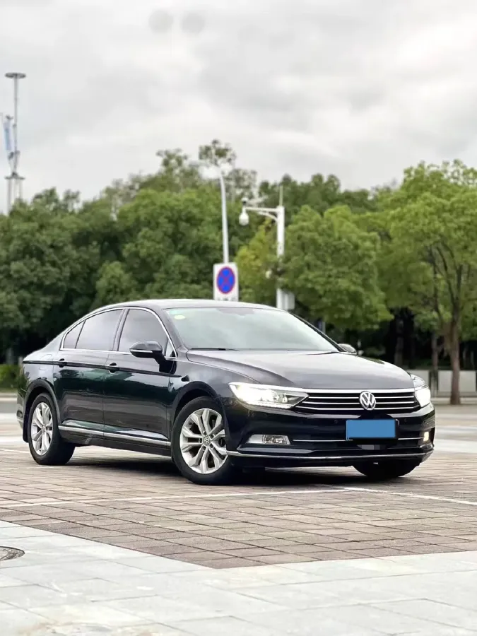 2019 Volkswagen Magotan 2.0T 186HP L4 7DCT,autocango,china used car exporter,china ev exporter,chinese used car exporter,chinese used ev exporter