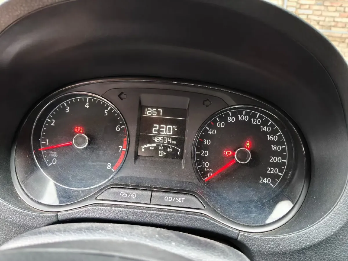 2016 Volkswagen Polo 1.4L 90HP L4 5MT,autocango,china used car exporter,china ev exporter,chinese used car exporter,chinese used ev exporter