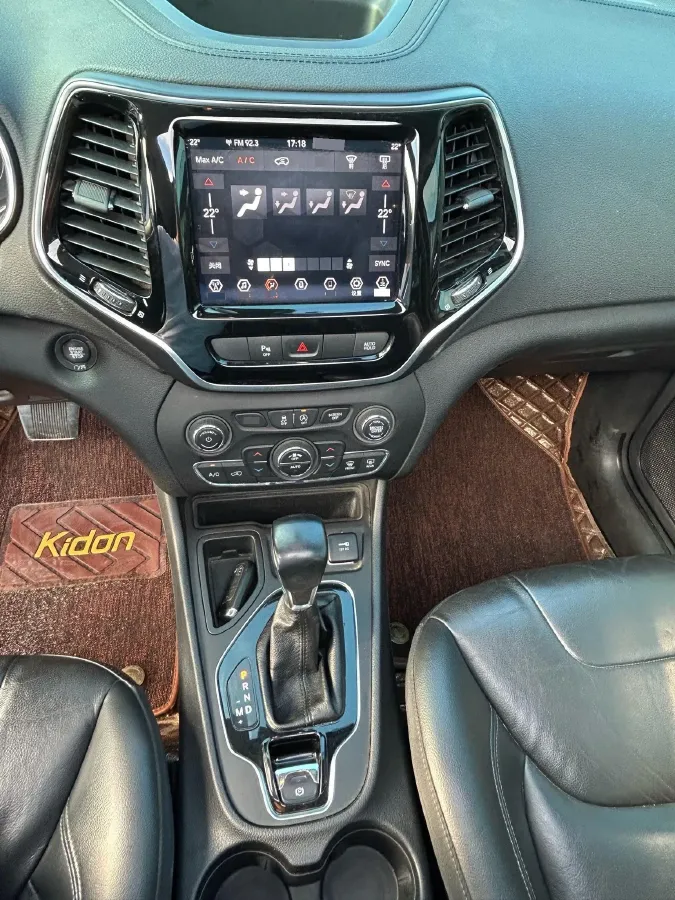 2019 Jeep Cherokee 2.0T 234HP L4 9AT,autocango,china used car exporter,china ev exporter,chinese used car exporter,chinese used ev exporter