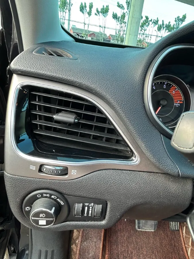 2019 Jeep Cherokee 2.0T 234HP L4 9AT,autocango,china used car exporter,china ev exporter,chinese used car exporter,chinese used ev exporter