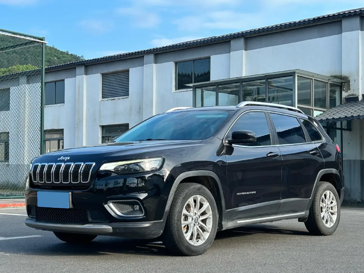 2019 Jeep Cherokee 2.0T 234HP L4 9AT,autocango,china used car exporter,china ev exporter,chinese used car exporter,chinese used ev exporter