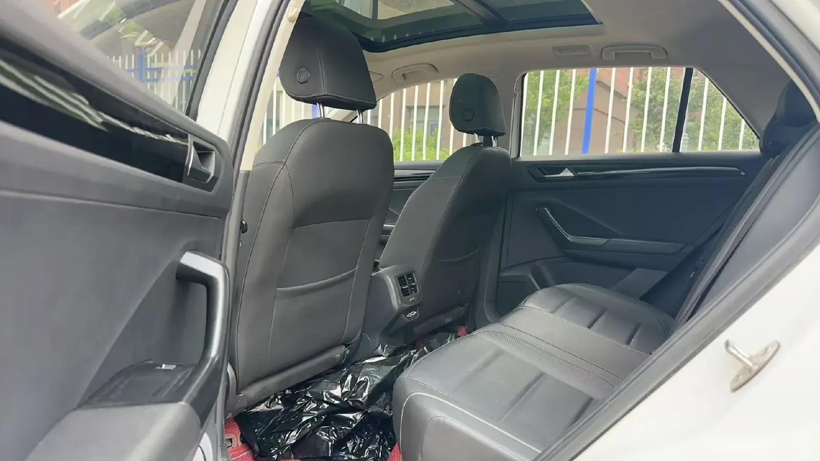 2020 Volkswagen T-Roc 1.4T 150HP L4 7DCT,autocango,china used car exporter,china ev exporter,chinese used car exporter,chinese used ev exporter