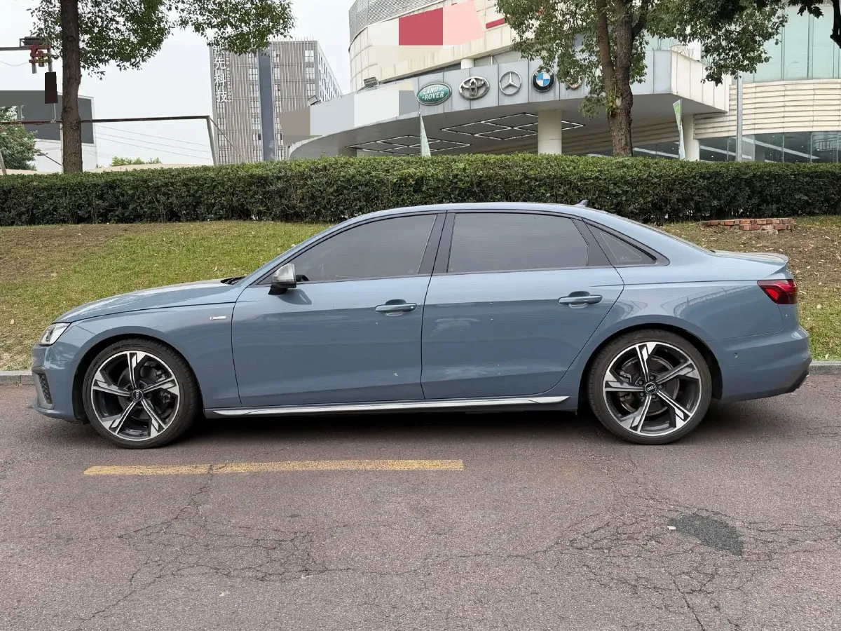 2022 Audi A4L 2.0T 190HP L4 7DCT,autocango,china used car exporter,china ev exporter,chinese used car exporter,chinese used ev exporter