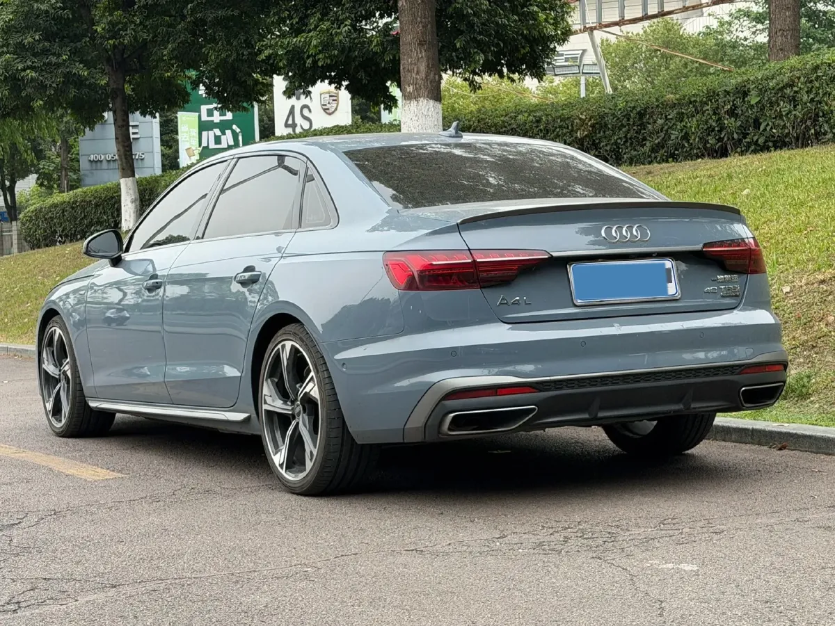 2022 Audi A4L 2.0T 190HP L4 7DCT,autocango,china used car exporter,china ev exporter,chinese used car exporter,chinese used ev exporter