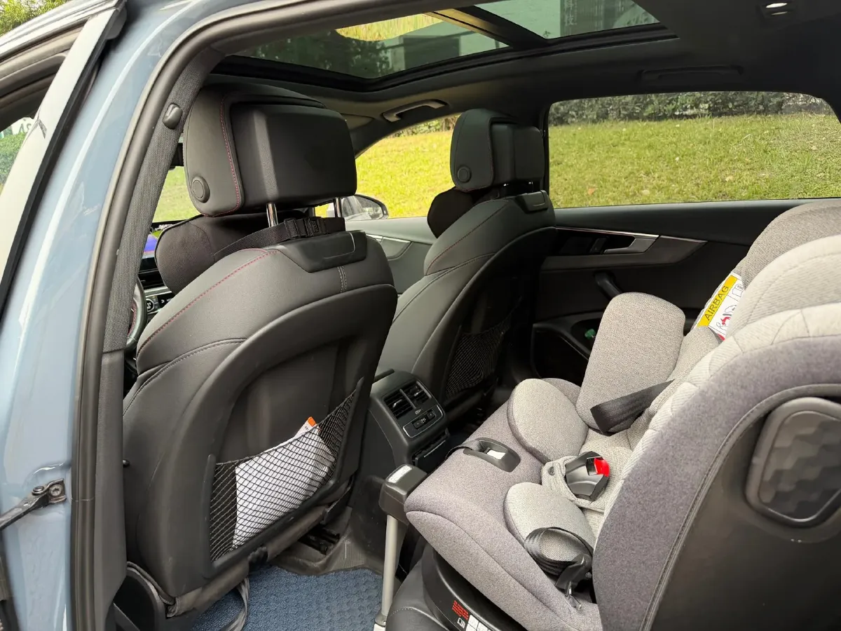 2022 Audi A4L 2.0T 190HP L4 7DCT,autocango,china used car exporter,china ev exporter,chinese used car exporter,chinese used ev exporter
