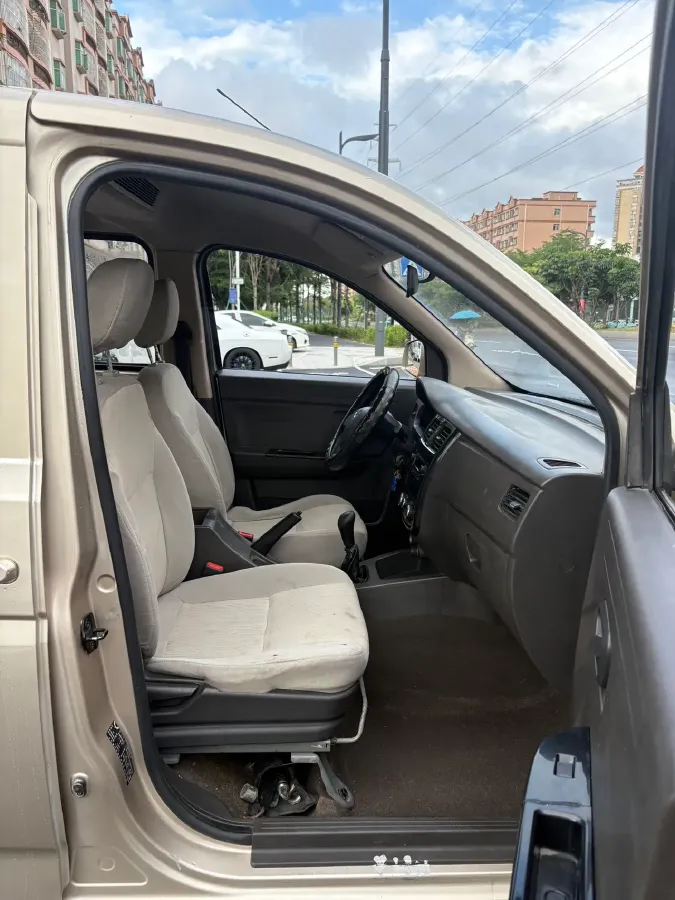 2016 WuLing RongGuang V 1.5L 112HP L4 5MT,autocango,china used car exporter,china ev exporter,chinese used car exporter,chinese used ev exporter