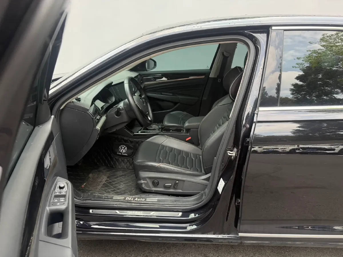 2021 Volkswagen Passat 2.0T 186HP L4 7DCT,autocango,china used car exporter,china ev exporter,chinese used car exporter,chinese used ev exporter