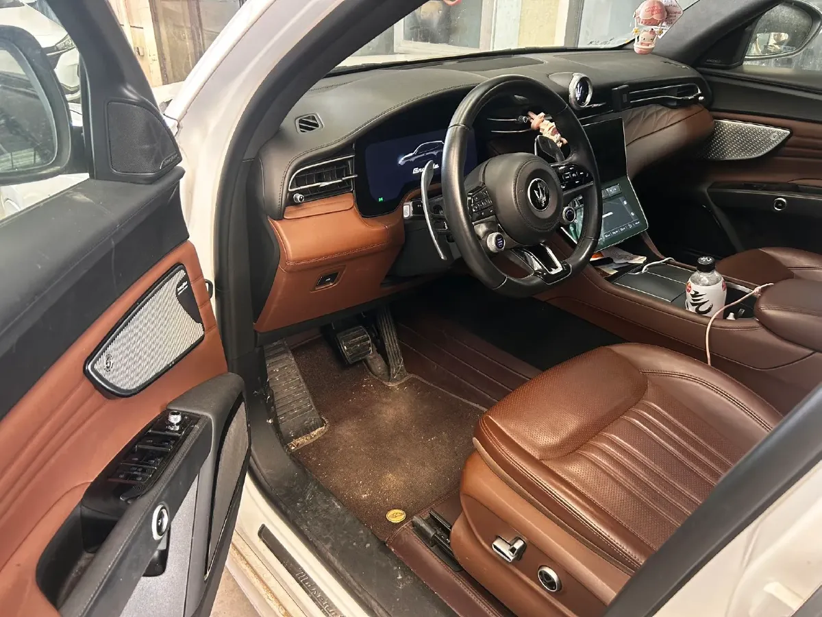 2022 Maserati Levante 2.0T 330HP L4 8AT,autocango,china used car exporter,china ev exporter,chinese used car exporter,chinese used ev exporter