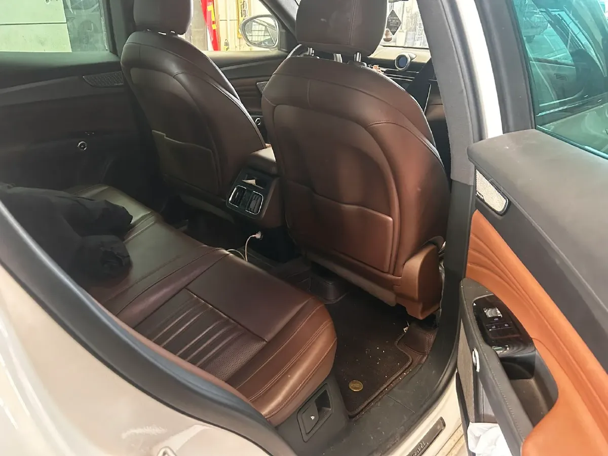 2022 Maserati Levante 2.0T 330HP L4 8AT,autocango,china used car exporter,china ev exporter,chinese used car exporter,chinese used ev exporter