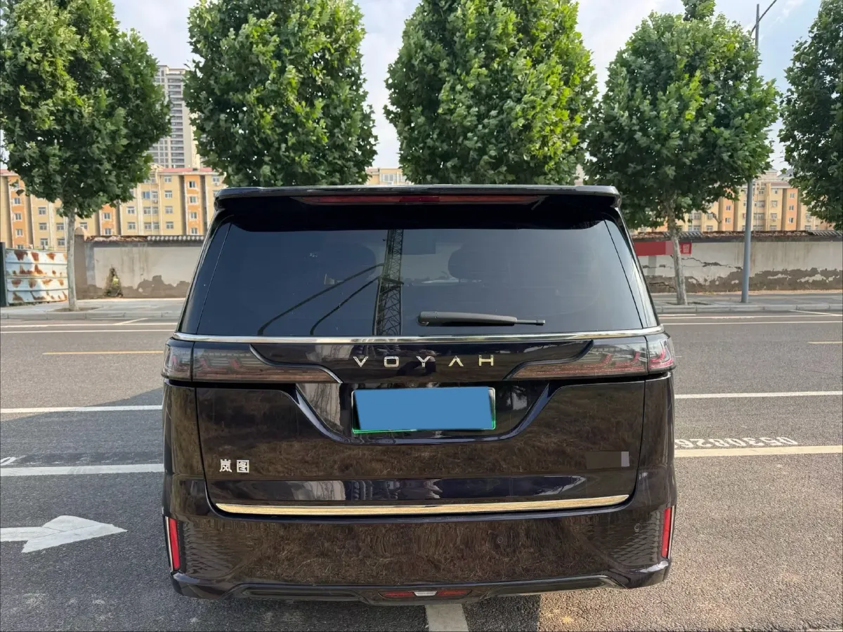2024 Voyah Dream 1.5T 150HP L4 PHEV 43KWH,autocango,china used car exporter,china ev exporter,chinese used car exporter,chinese used ev exporter