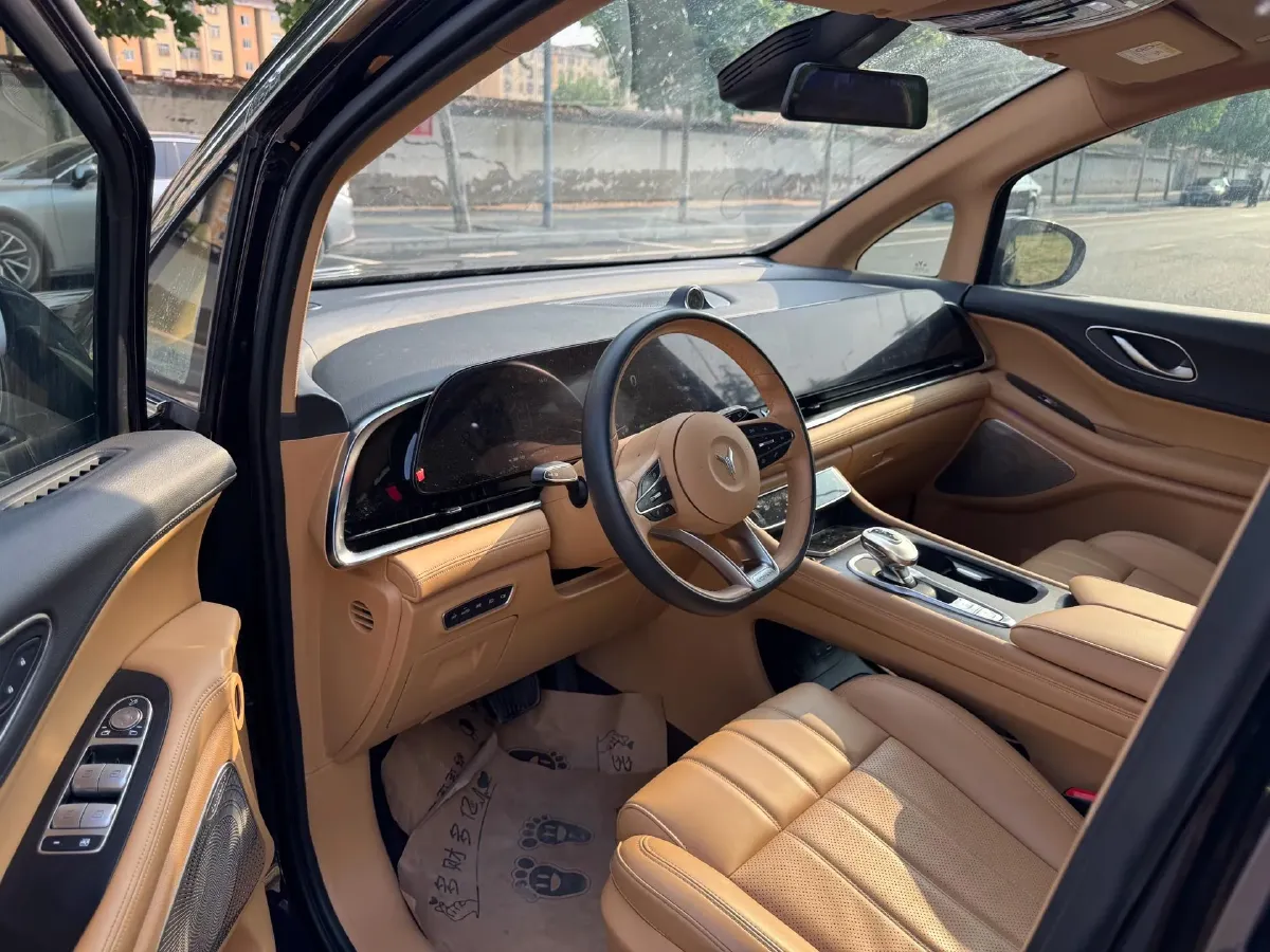 2024 Voyah Dream 1.5T 150HP L4 PHEV 43KWH,autocango,china used car exporter,china ev exporter,chinese used car exporter,chinese used ev exporter