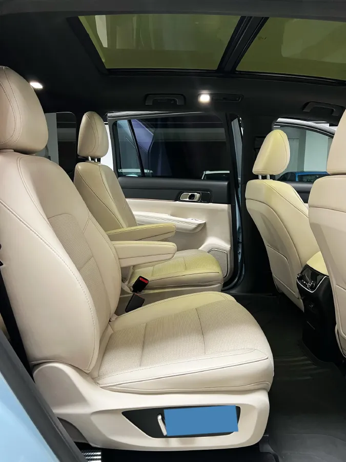 2021 Li ONE Range Extended 131HP REEV 40.5KWH,autocango,china used car exporter,china ev exporter,chinese used car exporter,chinese used ev exporter