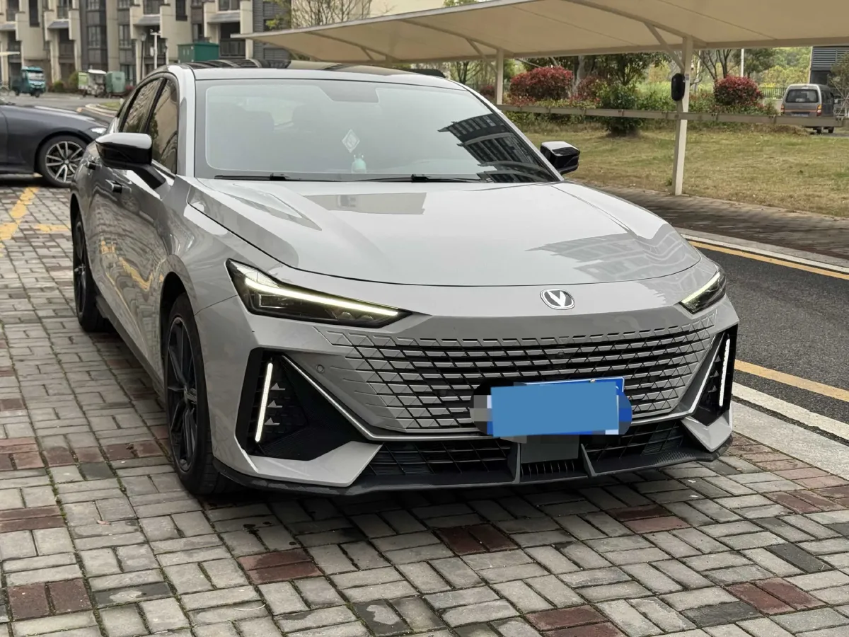 2022 ChangAn UNI-V 1.5T 188HP L4 7DCT,autocango,china used car exporter,china ev exporter,chinese used car exporter,chinese used ev exporter