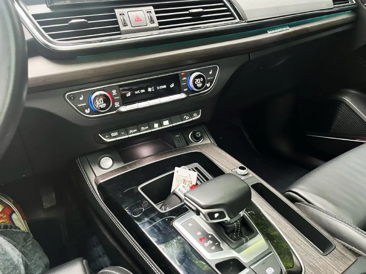 2021 Audi Q5L 2.0T 252HP L4 7DCT,autocango,china used car exporter,china ev exporter,chinese used car exporter,chinese used ev exporter