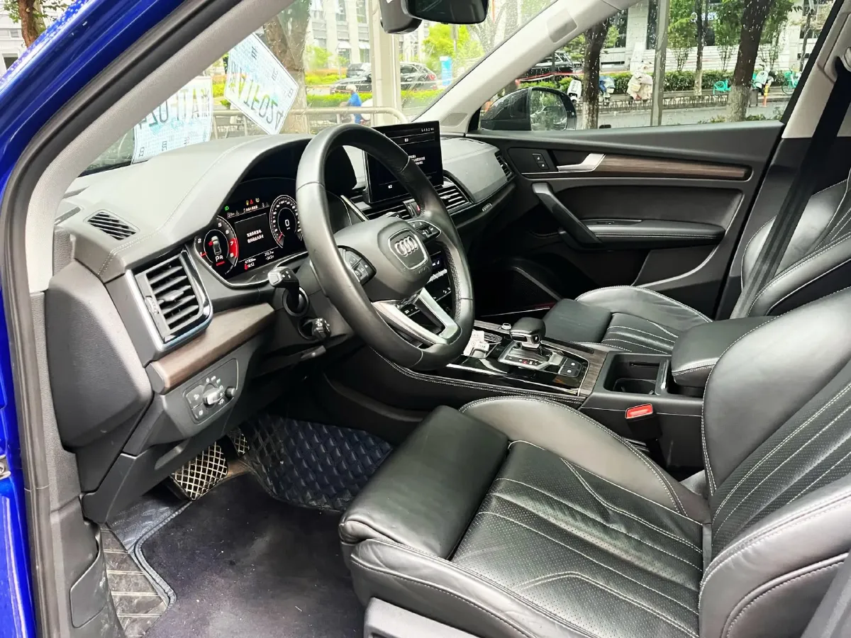 2021 Audi Q5L 2.0T 252HP L4 7DCT,autocango,china used car exporter,china ev exporter,chinese used car exporter,chinese used ev exporter