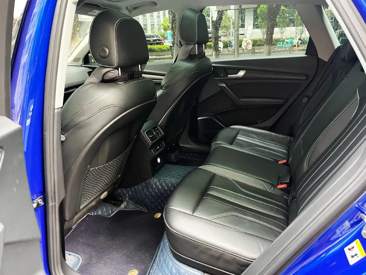 2021 Audi Q5L 2.0T 252HP L4 7DCT,autocango,china used car exporter,china ev exporter,chinese used car exporter,chinese used ev exporter