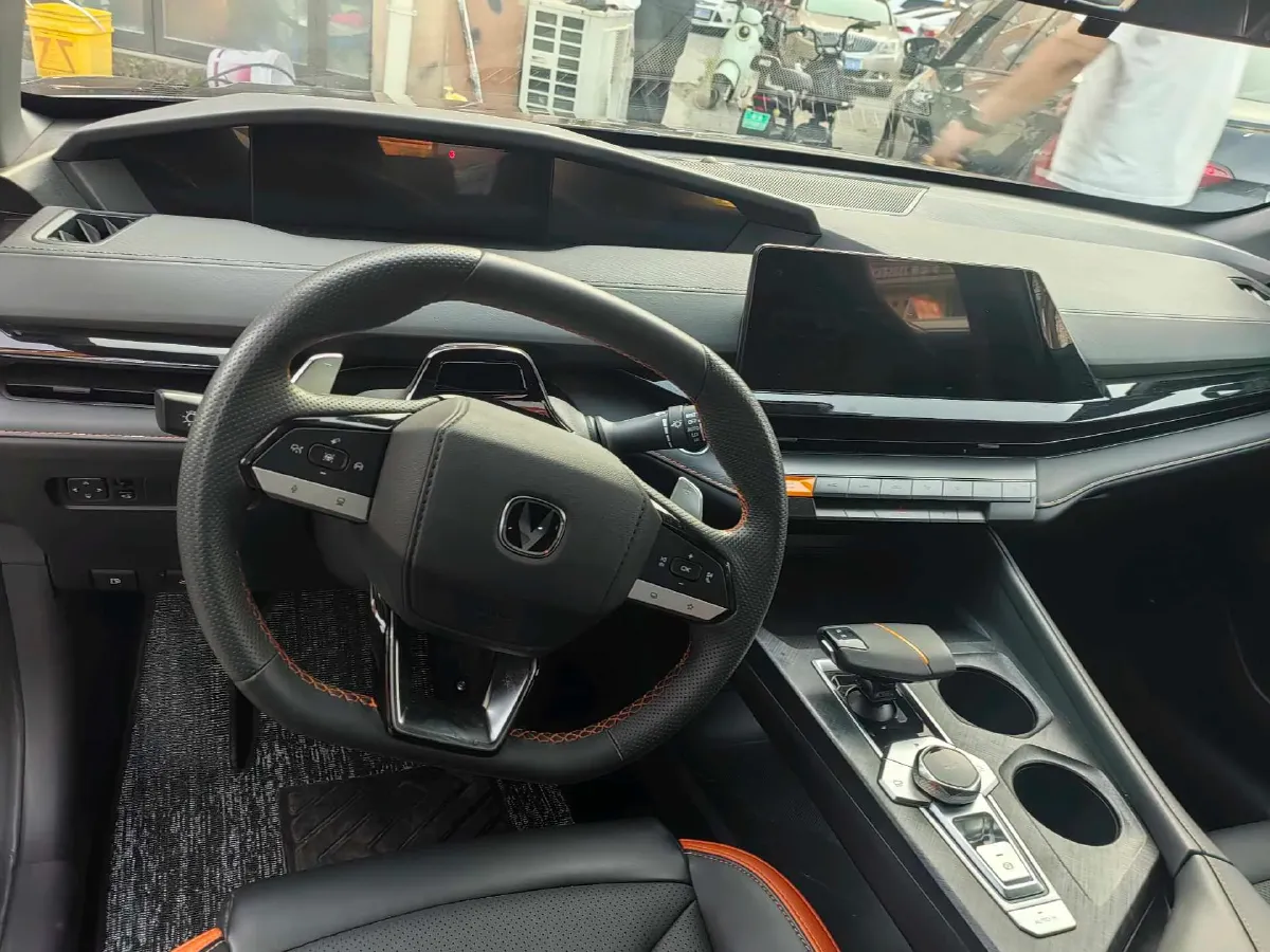 2023 ChangAn UNI-V 1.5T 188HP L4 7DCT,autocango,china used car exporter,china ev exporter,chinese used car exporter,chinese used ev exporter