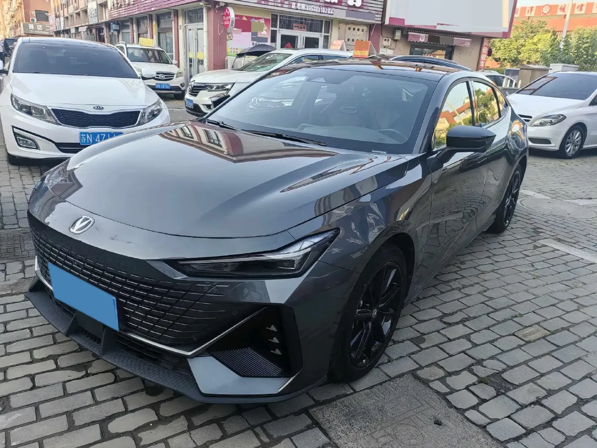 2023 ChangAn UNI-V 1.5T 188HP L4 7DCT,autocango,china used car exporter,china ev exporter,chinese used car exporter,chinese used ev exporter