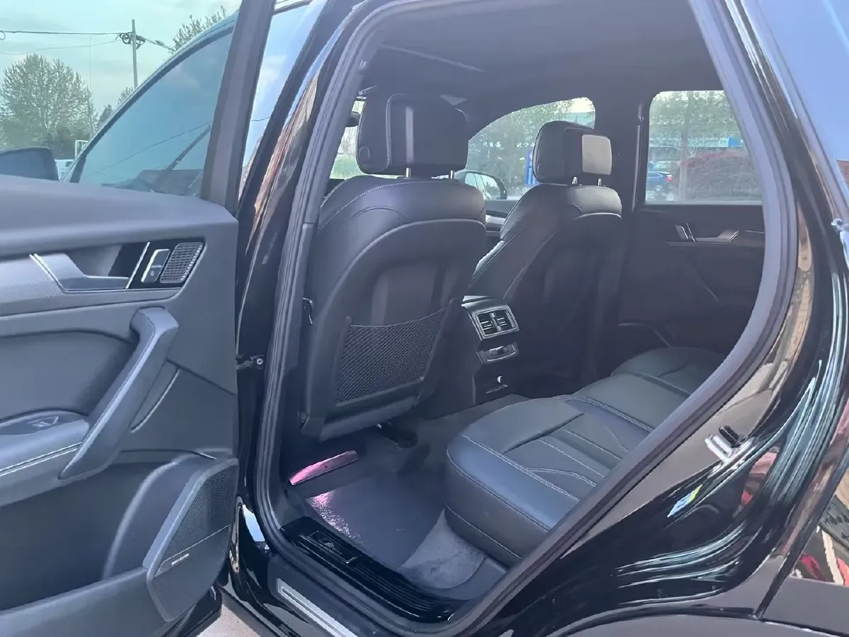 2024 Audi Q5L 2.0T 245HP L4 7DCT,autocango,china used car exporter,china ev exporter,chinese used car exporter,chinese used ev exporter