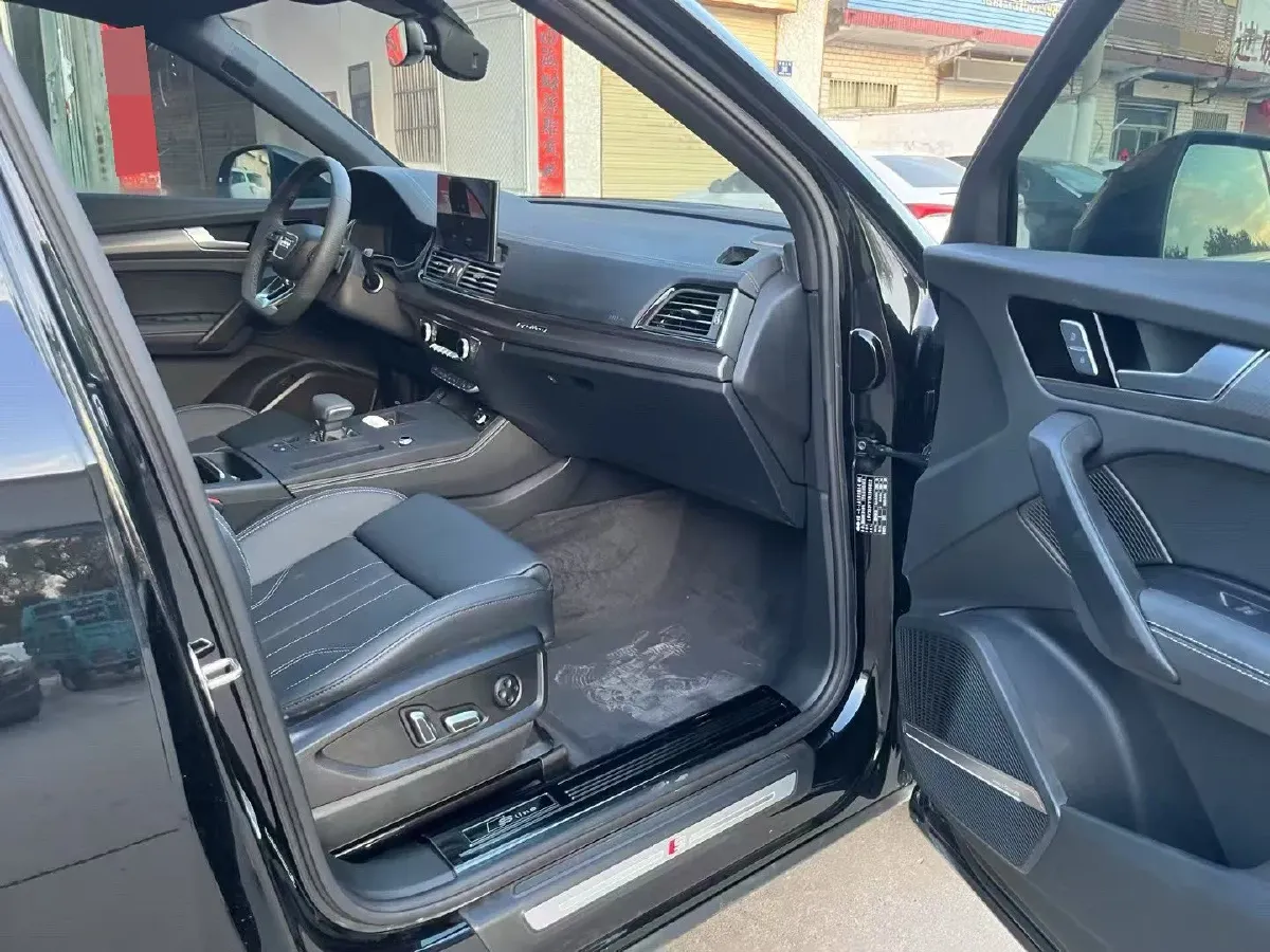 2024 Audi Q5L 2.0T 245HP L4 7DCT,autocango,china used car exporter,china ev exporter,chinese used car exporter,chinese used ev exporter