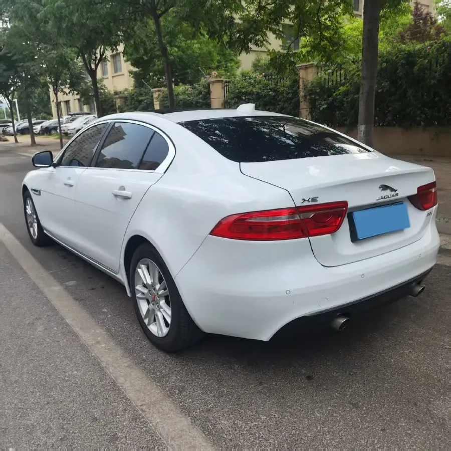 2019 Jeep Cherokee 2.0T 265HP L4 9AT,autocango,china used car exporter,china ev exporter,chinese used car exporter,chinese used ev exporter